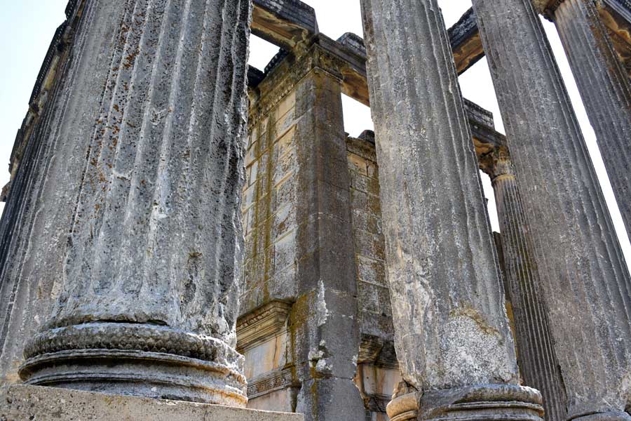Aizanoi antik kenti Zeus tapınağı sütunları, Çavdarhisar Kütahya - Aizanoi ancient city columns of Zeus temple, Turkey