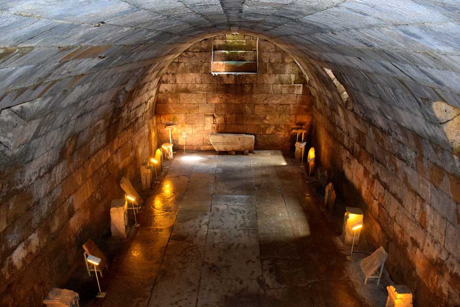 Aizanoi antik kenti Zeus tapınağı tonozlu alt yapı, Çavdarhisar Kütahya - Aizanoi ancient city vaulted infrastructure, Turkey