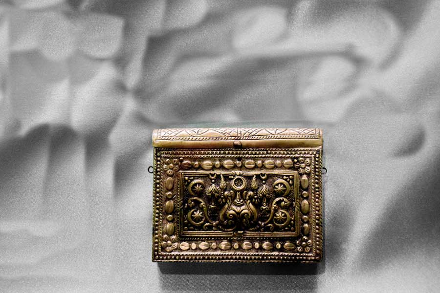 Bandırma Arkeoloji Müzesi gümüş Elham kutusu 19.yy - Bandirma Archaeological Museum silver Prayer box 19.century, Turkey