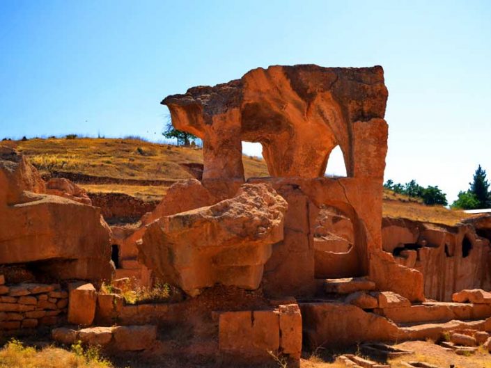 Dara Antik Kenti kayadan oyma bina, Dara antik kenti fotoğrafları - Building carved of rock, Southeast Anatolia Region Turkey Mesopotamian Ruins of Dara photos