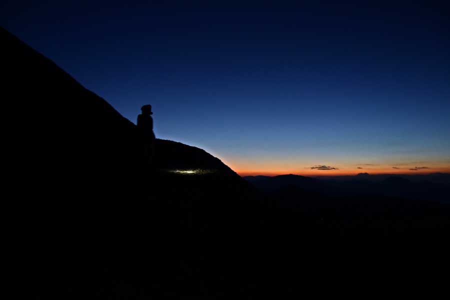 Nemrut Dağı güneşin doğuşu fotoğrafları, Adıyaman Güneydoğu Anadolu bölgesi - Sunrise at the east terrace, Mount Nemrut Southeast Anatolia region photos