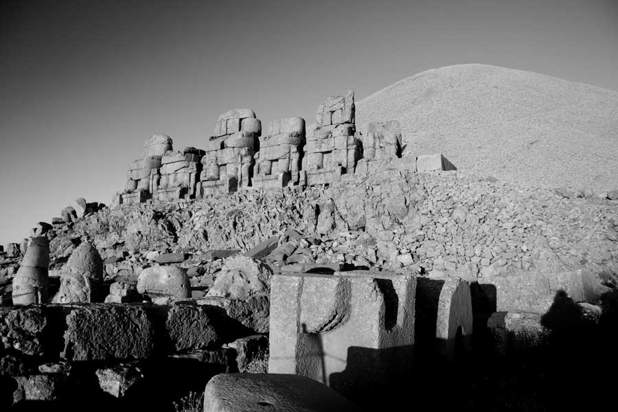Nemrut Dağı heykel başları Milli Park fotoğrafları Güneydoğu Anadolu bölgesi - Head sculpts Mount Nemrut National Park photos Southeast Anatolia region Turkey