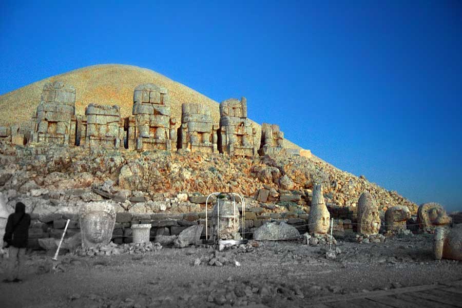 Nemrut Dağı heykelleri Adıyaman fotoğrafları - Southeast Anatolia region Turkey head sculpts Mount Nemrut National Park photos