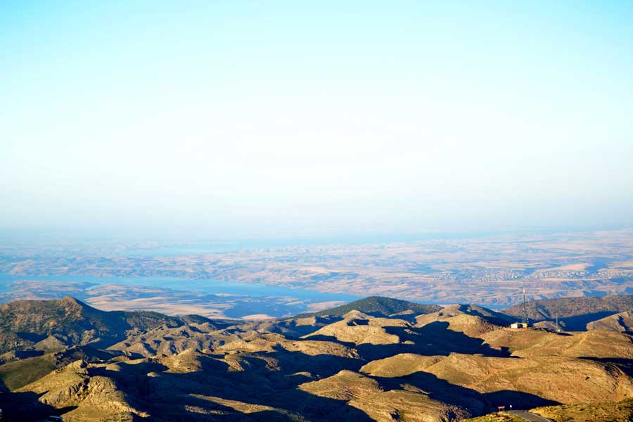 Nemrut Dağı manzarası Batı terası Adıyaman - Southeast Anatolia region Turkey West terrace of Mount Nemrut