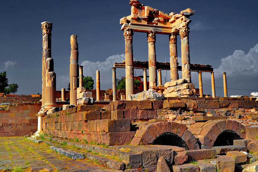 Pergamon antik kenti Trajan tapınağı - Trajaneum, Pergamon ancient city photos