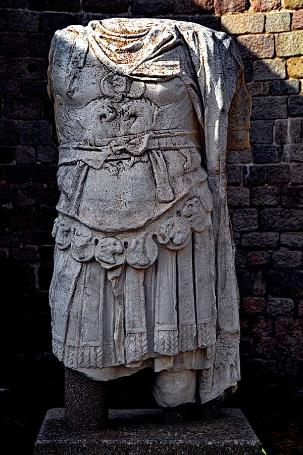 Pergamon antik kenti Trajan tapınağı içinde heykel, Pergamon antik kenti fotoğrafları - Sculpture in Trajaneum, Pergamon ancient city photos