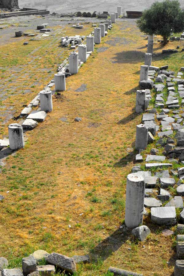 Pergamon antik kenti fotoğrafları, Trajan tapınağı kalıntıları - Ruins of Trajaneum, Pergamon ancient city photos
