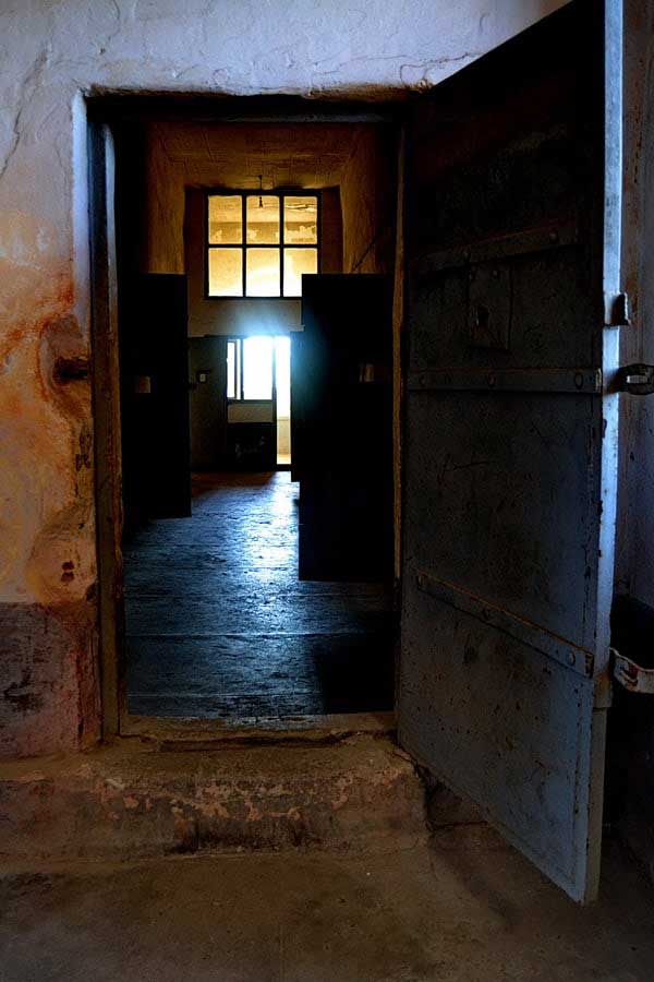 Sinop Tarihi Cezaevi koğuşları, Tarihi Sinop Cezaevi fotoğrafları - if these doors could speak, Sinop Historical Prison photos