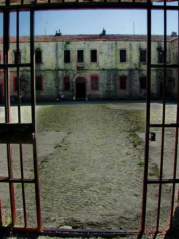 Tarihi Sinop Cezaevi fotoğrafları - round pace, Sinop Historical Prison photos
