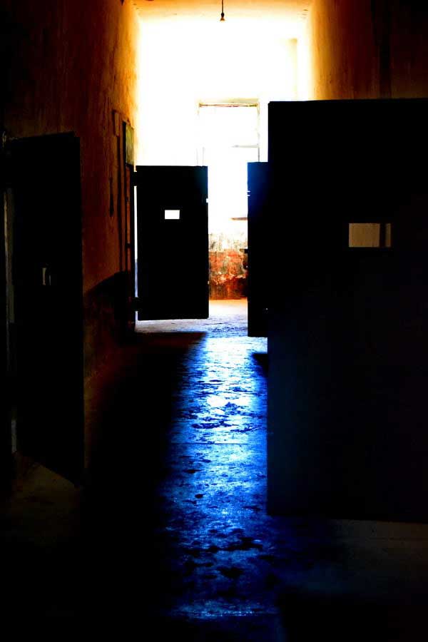 Tarihi Sinop Cezaevi koğuşları, Sinop Tarihi cezaevi fotoğrafları - mold smelling corridor, Sinop Historical Prison photos