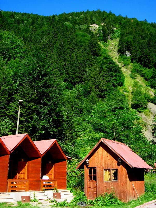 Uzungöl etrafına yapılan ahşap evler, Uzungöl fotoğrafları - timber houses, silence and bliss, Uzungöl photos