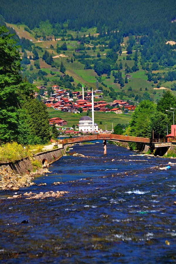 Uzungöl köyü ve Uzungölü besleyen Demirkapı deresi, Uzungöl fotoğrafları - follow the river, Uzungöl photos