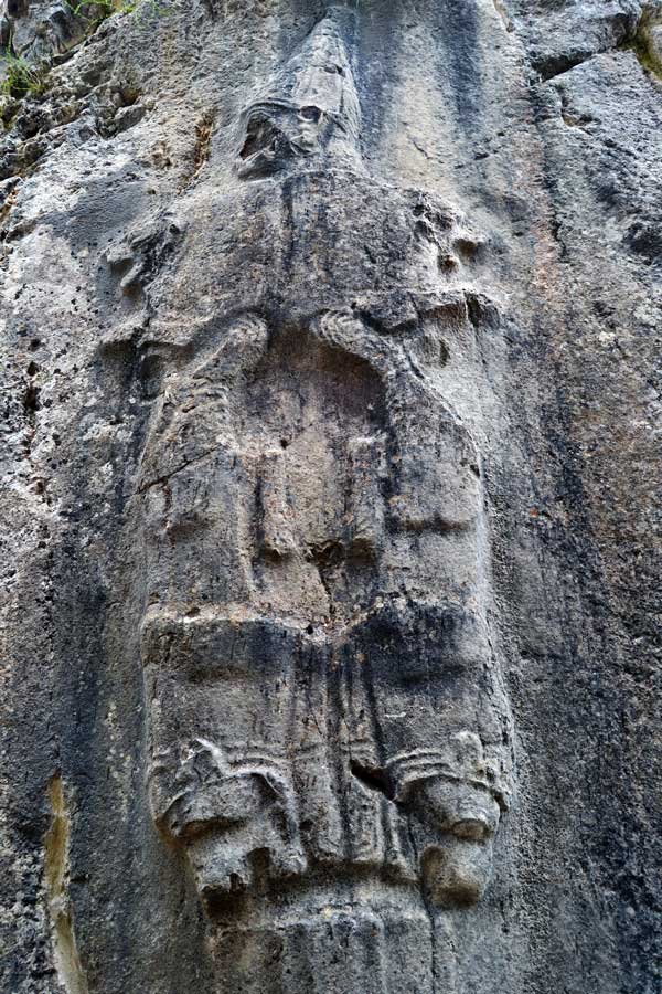 Yazılıkaya fotoğrafları B odası, Hurri yeraltı tanrısı Nergal ve aslan başları kabartması, Çorum - Turkey Yazilikaya Hurri underground god Nergal and lion head reliefs
