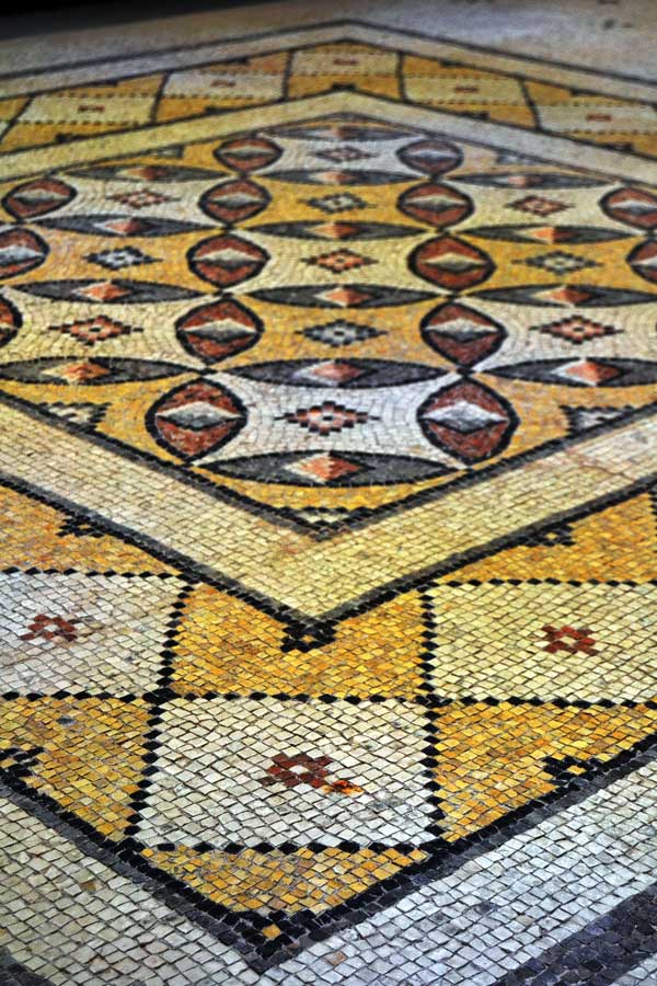 Zeugma Mozaik Müzesi fotoğrafları geometrik havuz mozaiği - Geometric pool mosaic at Zeugma Mosaic Museum Southeastern Anatolia region