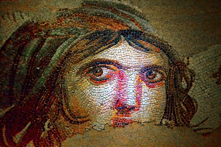 Zeugma Mozaik Müzesi Çingene kızı mozaiği - Gypsy girl mosaic at Zeugma Mosaic Museum Turkey