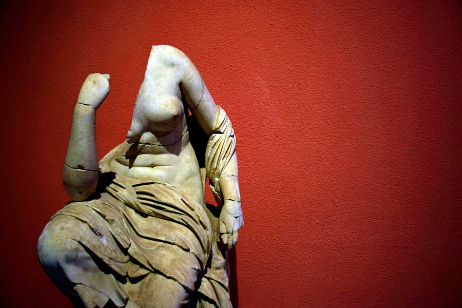 Antalya Müzesi eserleri Perge Roma dönemi Oturan kadın heykeli - Antalya Museum photos Roman Age Perge statue of a seated woman