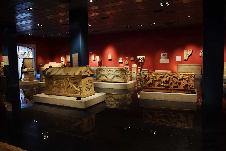 Antalya Müzesi eserleri fotoğrafları Lahitler salonu - Turkey Antalya Museum photos Sarcophagus Hall