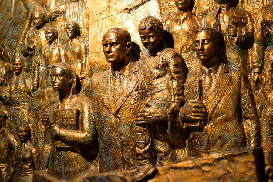 Anıtkabir fotoğrafları, Anıtkabir müzesi içerisindeki bronz kabartma - Bronze relief in the Ataturk's Mausoleum Museum