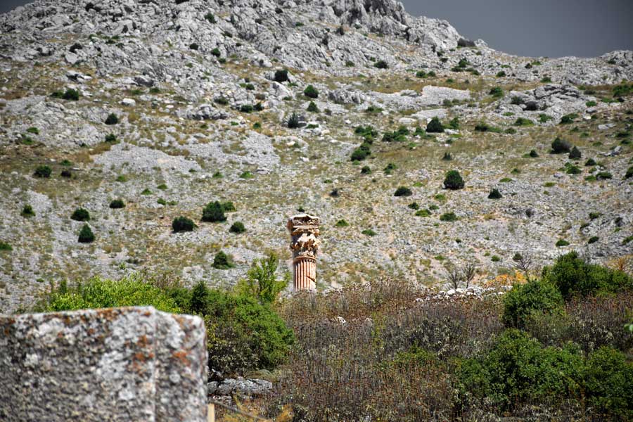Ağlasun Burdur Sagalassos antik kenti fotoğrafları sütun - Turkey the Mediterranean region column and column head