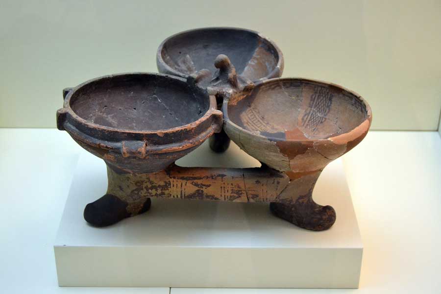 Boğazköy Müzesi eserleri Hitit şarap kasesi - Corum Bogazkoy Museum Hittite wine bowl