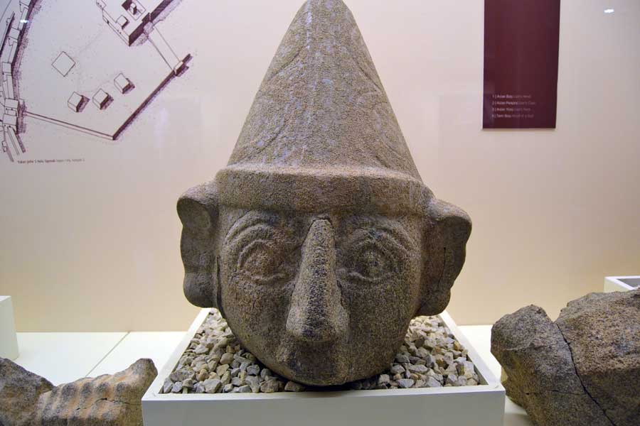 Boğazköy Müzesi fotoğrafları Hitit tanrısı heykeli, tanrı başı - Corum Bogazkoy Museum photos Hittite god statue, god head