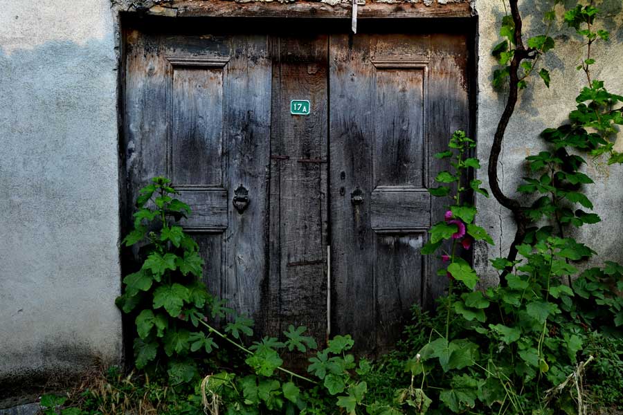 Cumalıkızık fotoğrafları tarihi Cumalıkızık Köy evleri kapı halkaları - Door handle of Historical Cumalikizik houses
