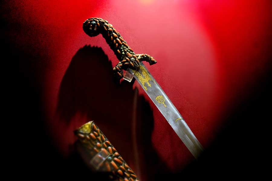 Harbiye Askeri Müzesi eserleri Sultan 4. Murata ait kılıç 16.yy. - Sword, Belongs to Sultan Murat IV 16th Century, Military Museum