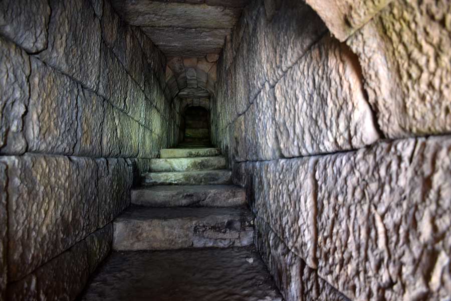 Sagalassos antik kenti Antoninler çeşmesi içi - Turkey the Mediterranean region Burdur interior of Antonine nymphaeum, Sagalassos ancient city