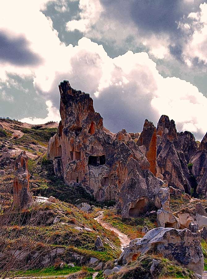 Kapadokya fotoğrafları Zelve açık hava müzesi Nevşehir Göreme Ürgüp - Zelve openair museum, road leading to hermitage, Cappadocia photos