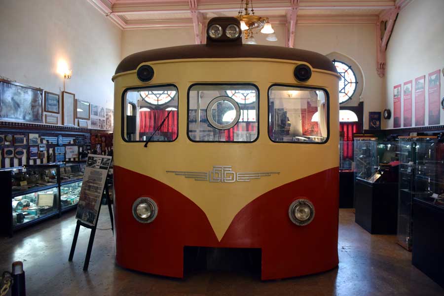 İstanbul Demiryolu Müzesi 1955 yılındaki elektrikli banliyö treni makinist bölümü - Electric suburban train operator's department in 1955, Istanbul Railway Museum photos