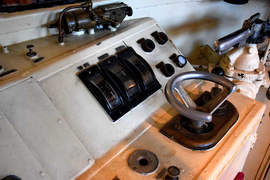 İstanbul Demiryolu Müzesi 1955 yılındaki elektrikli banliyö treni makinist bölümü - Electric suburban train operator's department in 1955 Istanbul Railway Museum