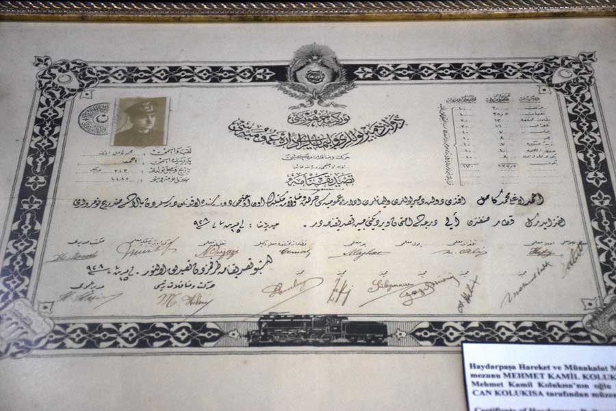 İstanbul Demiryolu Müzesi, Mehmet Kamil Kolukısa'ya ait Haydarpaşa Hareket ve Münakalat diploması, 1928 - Mr. Mehmet Kamil Kolukısa's Railway Techinal School diploma (1928)