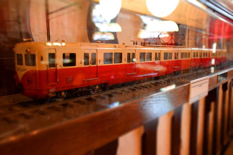 İstanbul Demiryolu Müzesi elektrikli işletmenin açılış töreninde hediye edilen maket tren 1955 - Istanbul Railway Museum