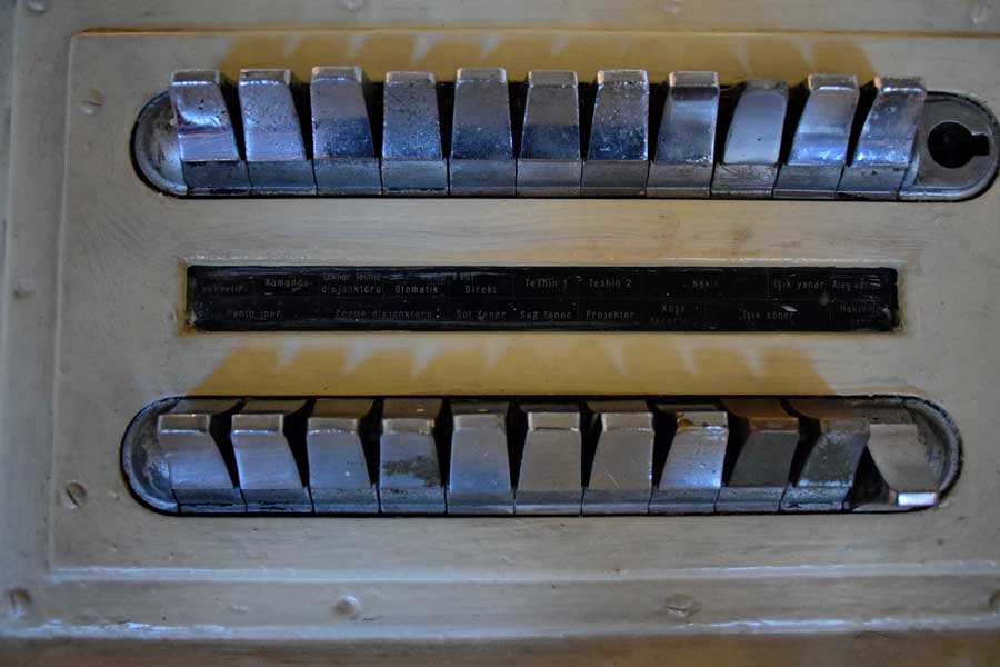 İstanbul Demiryolu Müzesi fotoğrafları 1955 yılındaki elektrikli banliyö treni makinist bölümü - Istanbul Railway Museum electric suburban train operator's department in 1955