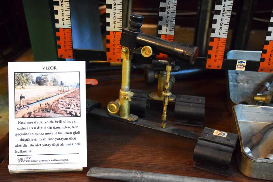 İstanbul Demiryolu Müzesi fotoğrafları, Vizör, yatay ölçü aleti - Historical horizontal measuring instrument, Istanbul Railway Museum photos