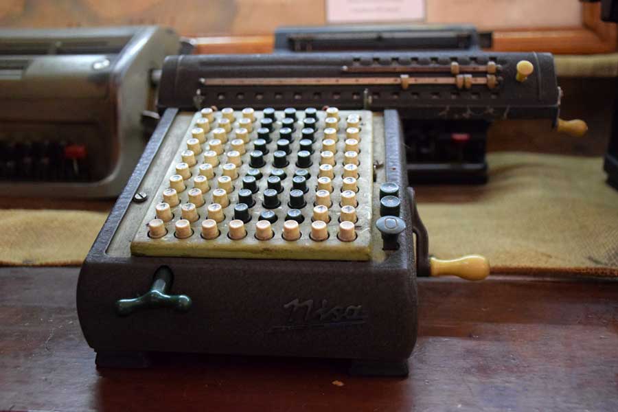 İstanbul Demiryolu Müzesi fotoğrafları antika hesap makinesi - Antique calculator, Istanbul Railway Museum