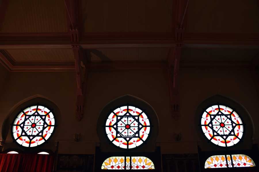 İstanbul Demiryolu Müzesi fotoğrafları, tavan ve vitray işçiliği - Ceiling and stained glass craftsmanship, Istanbul Railway Museum photos