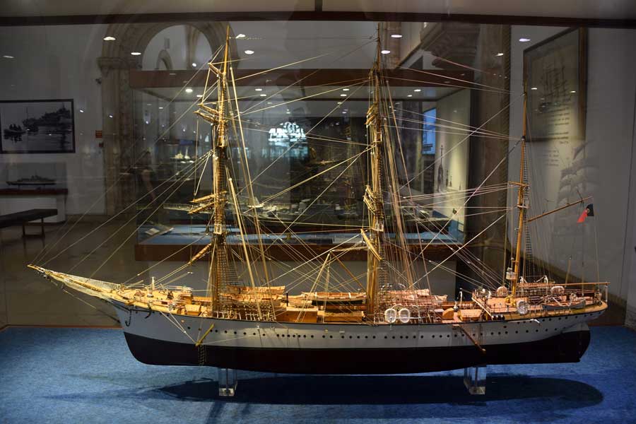 Belem gezilecek yerler Portekiz Deniz Müzesi Kadırga maketi - Portugal Navy Museum Galley model (Museu de Marinha)