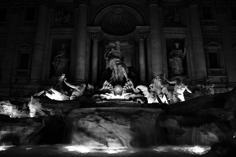 Roma Trevi çeşmesi fotoğrafları siyah beyaz - Rome Trevi fountain photos