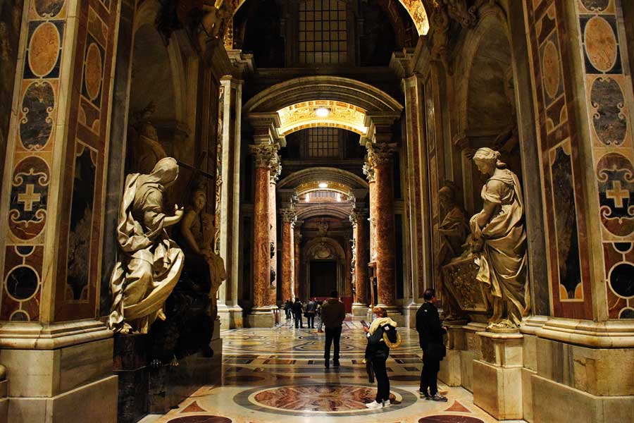 Roma Vatikan gezilecek yerler Aziz Petrus Bazilikası (San Pietro Bazilikası) heykel fotoğrafları - Rome Vatican interior of St. Peter's Basilica (Basilica di San Pietro)