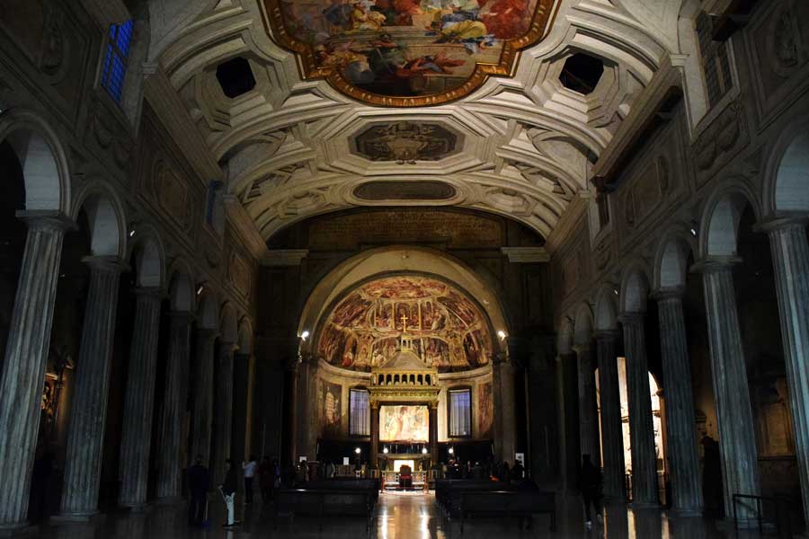 Roma gezilecek yerler Vincoli San Pietro Kilisesi İçi - Rome San Pietro in Vincoli interior