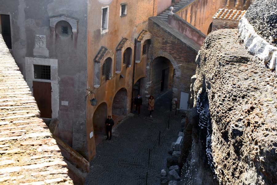 Roma gezilecek önemli yerler Sant'Angelo Kalesi avlusu - Rome Castel Sant Angelo courtyard