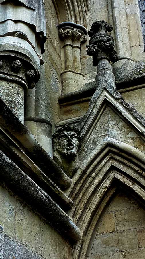 Salisbury Katedrali fotoğrafları cephe işlemeleri - Salisbury Cathedral of the Blessed Virgin Mary front sculptures