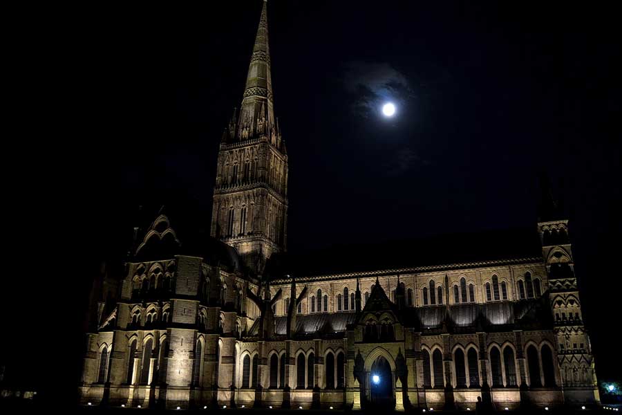 Salisbury fotoğrafları Salisbury Katedrali gece çekimi - Salisbury Cathedral of the Blessed Virgin Mary and night