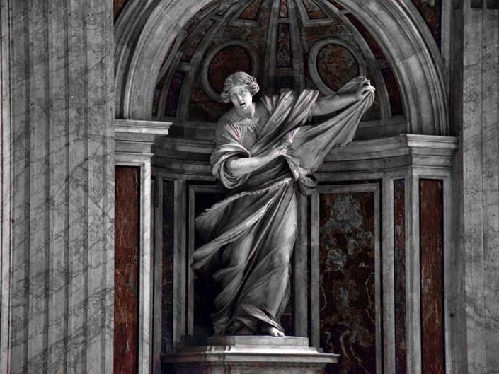 San Pietro Bazilikası veya Aziz Petrus Bazilikası heykelleri fotoğrafları - Rome Vatican statue of St. Peter's Basilica (Basilica di San Pietro)