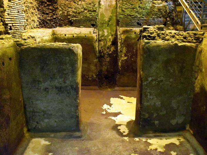 Trevi çeşmesi fotoğrafları Roma yeraltı su şehri - Rome Vicus Caprarius City of water