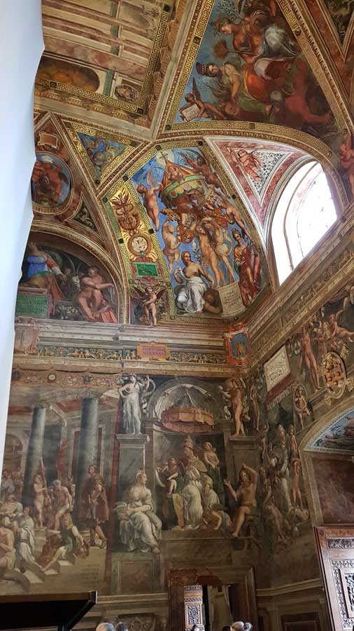 Vatikan müzeleri Rafael Odaları içindeki Konstantin odası - Vatican museums Constantin room in Raphael Rooms (Stanze di Rafaello)