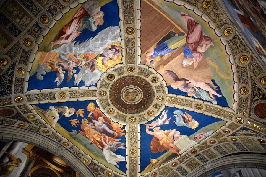 Vatikan müzeleri resimleri Raphael odaları Heliodorus Odası tavan resmi detayı - Vatican museums detail of ceiling paintings of Room of Heliodorus in Raphael rooms (Stanze di Rafaello)