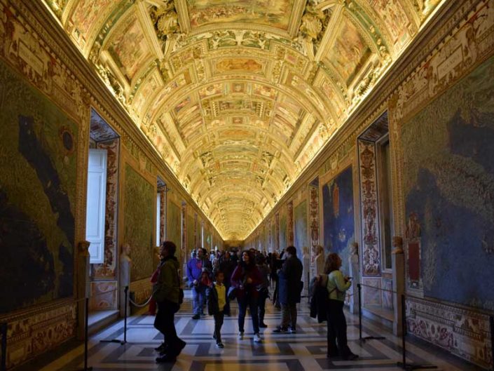 Vatikan müzeleri tarihi eserleri Haritalar galerisi tavan resimleri - Vatican museums Gallery of Maps ceiling frescoes