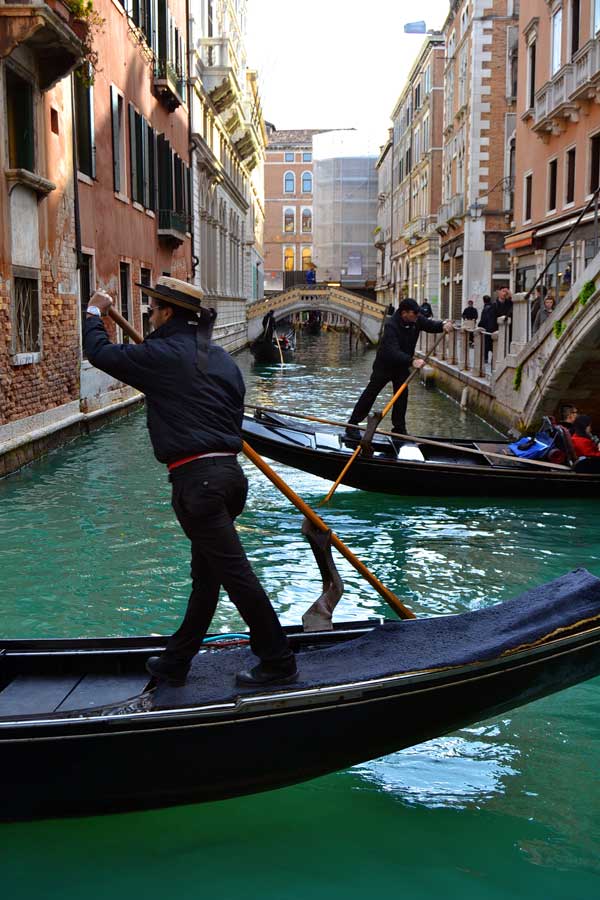 Venedik fotoğrafları kanallarda gondol trafiği - Venice photos traffic of gondola in Venice canalettos